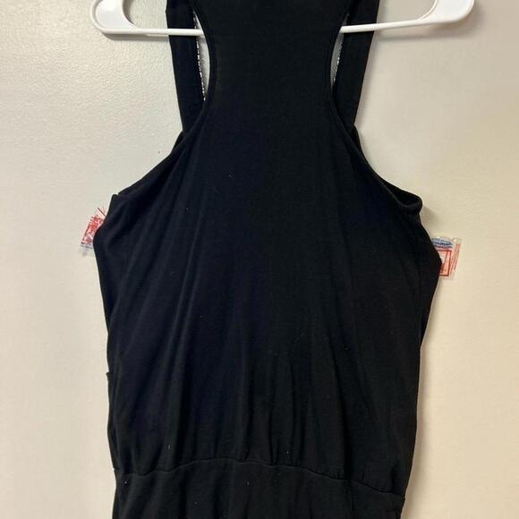 Twenty one sleeveless top with beaded collar and hoodie type pocket across front - Picture 4 of 6